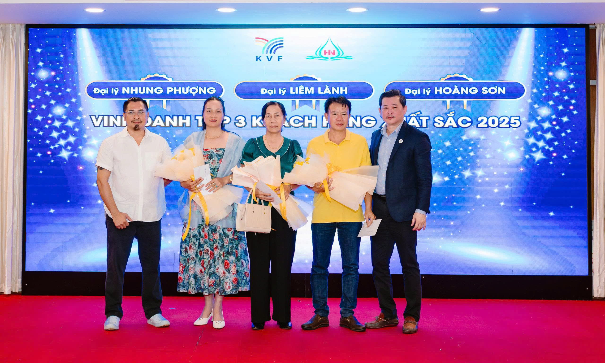 Vinh danh Top 3 Đại lý xuất sắc - Những đại lý đã góp phần lan tỏa chất lượng NPK Hàn-Việt đến bà con nông dân.