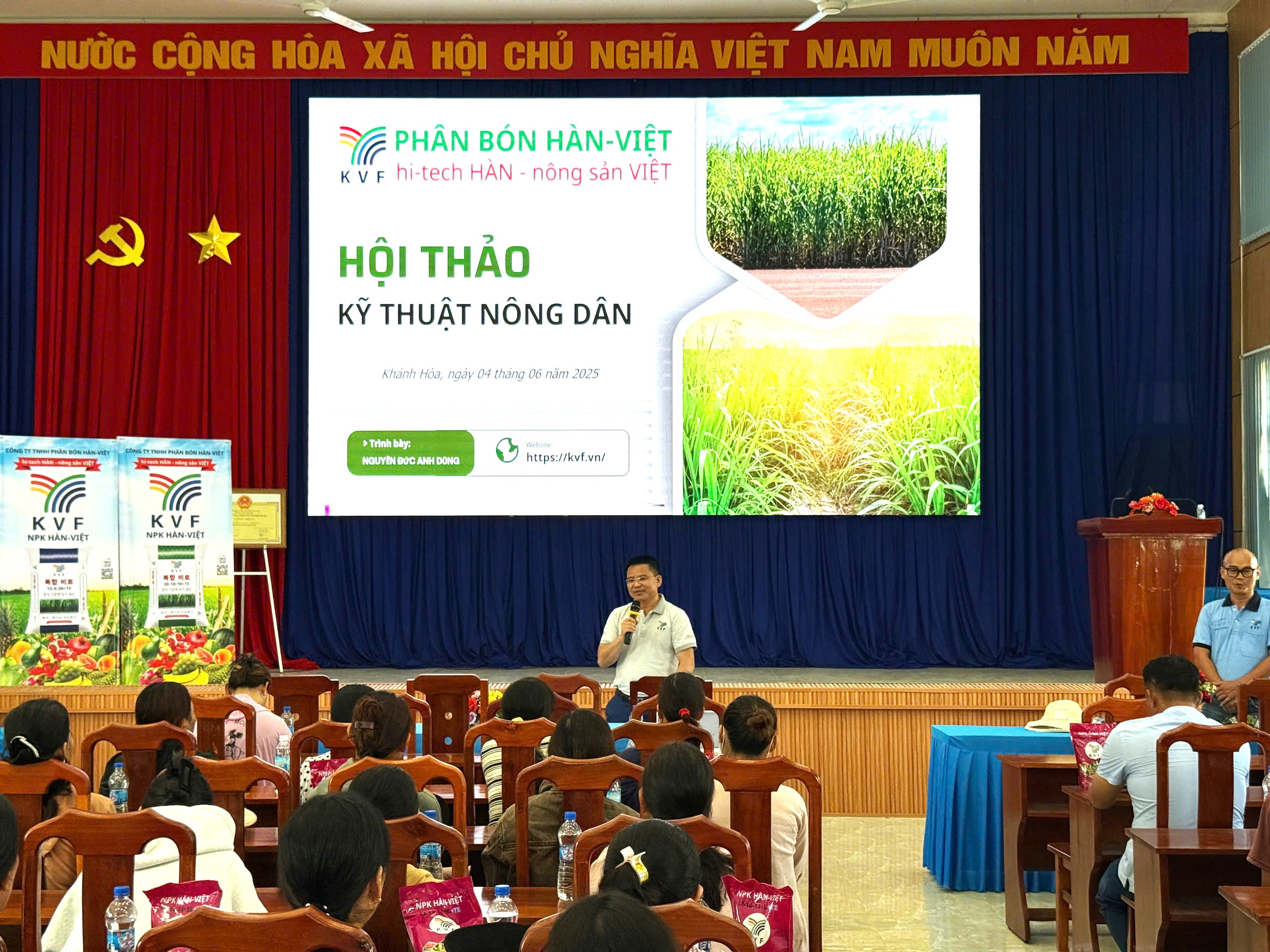 BÀ CON NINH HÒA ĐƯỢC CHUYÊN GIA HƯỚNG DẪN PHÂN BIỆT VÀ SỬ DỤNG PHÂN HIỆU QUẢ CHO CÂY MÍA