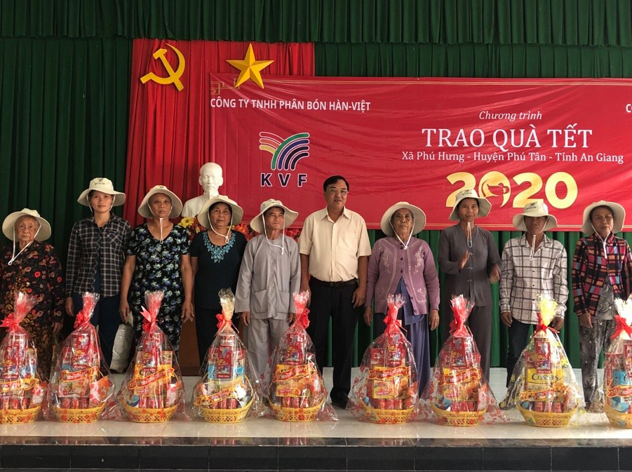 CÔNG TY TNHH PHÂN BÓN HÀN-VIỆT (KVF) ĐÃ ĐẾN THĂM HỎI, TRAO QUÀ TẾT CHO 50 HỘ GIA ĐÌNH KHÓ KHĂN TẠI AN GIANG