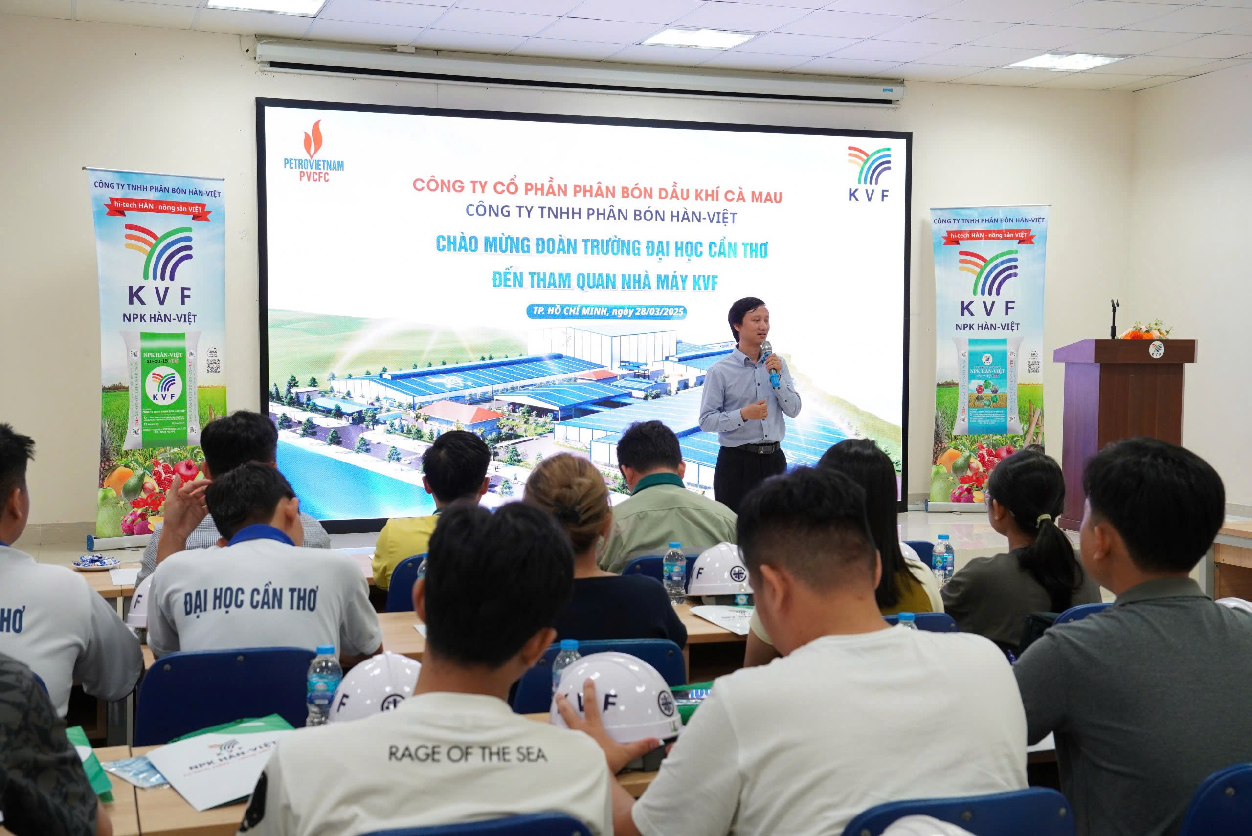 TRẢI NGHIỆM THỰC TẾ CÙNG SINH VIÊN ĐẠI HỌC CẦN THƠ ĐẾN THAM QUAN NHÀ MÁY KVF