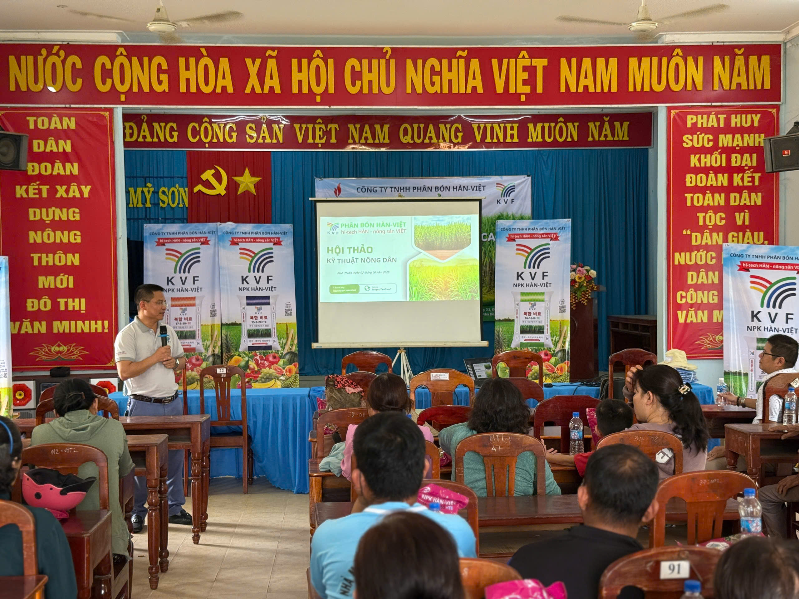 BÀ CON NÔNG DÂN NINH SƠN ĐƯỢC CHIA SẺ TẬN TÌNH TẠI HỘI THẢO ĐẶC BIỆT CỦA KVF