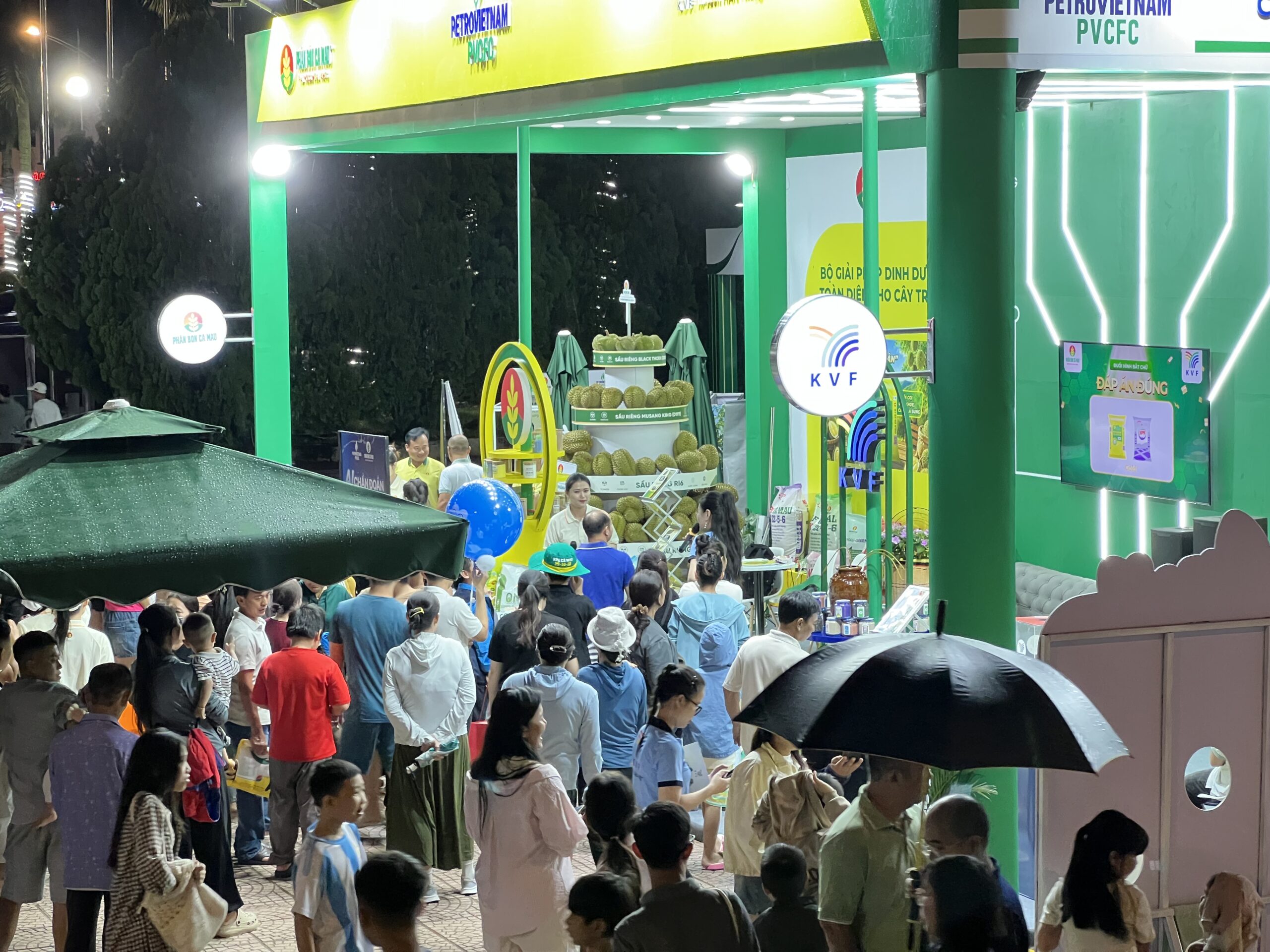 Gian Hàng KVF thu hút hơn 10.000 lượt khách hàng tại Lễ Hội Sầu Riêng